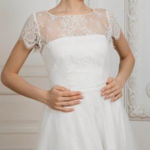 Lace wedding dress • simple wedding dress • minimalist wedding dress • beach bri